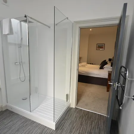 The Chapel House 4*