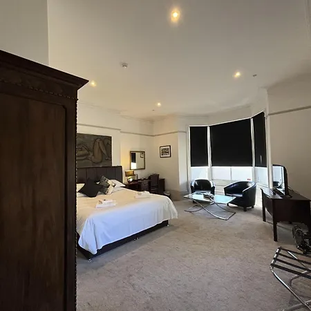 The Chapel House 4*