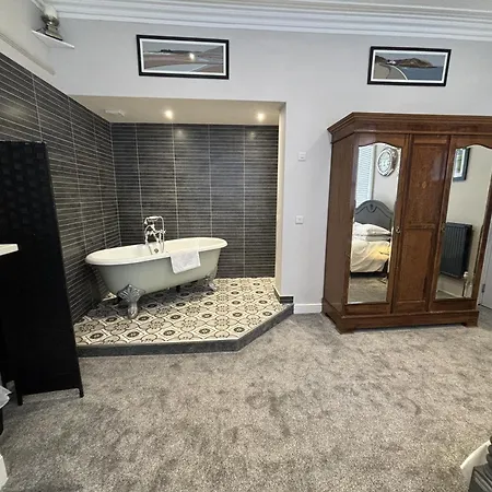 The Chapel House Bed & Breakfast 4*