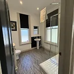 The Chapel House 4* سكرابورو