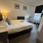 The Chapel House 4* سكرابورو