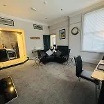 The Chapel House 4* سكرابورو