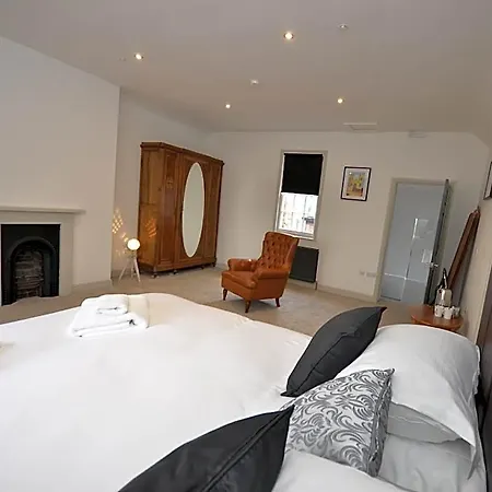 The Chapel House 4*
