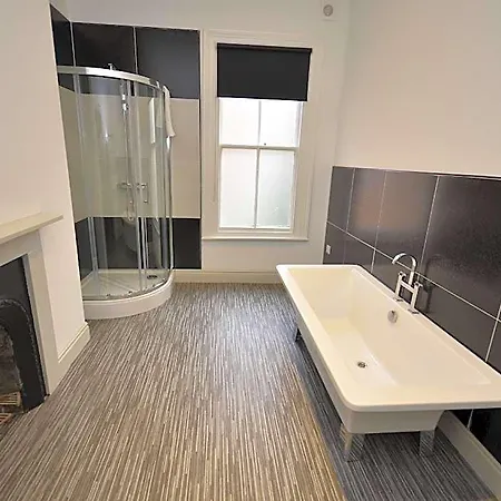 The Chapel House 4*