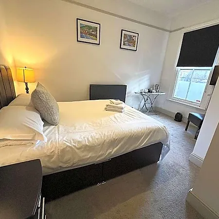 The Chapel House 4*