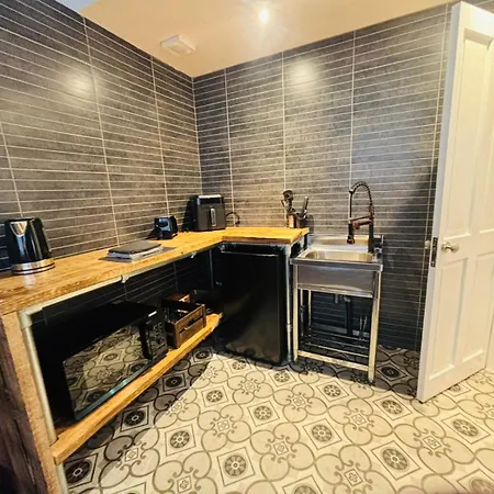 The Chapel House 4*