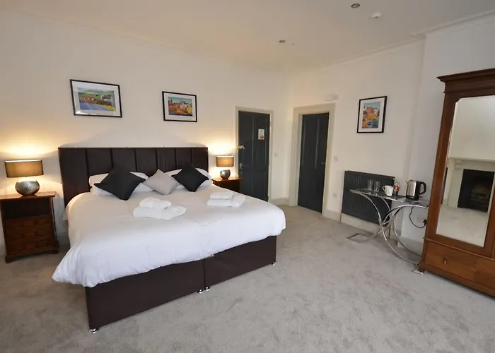 The Chapel House לינה וארוחת בוקר