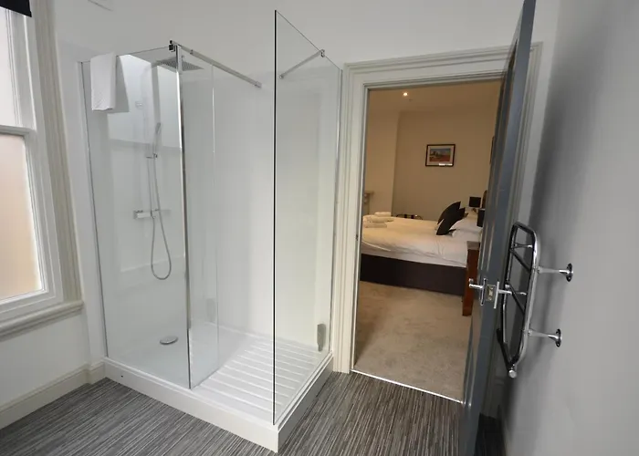 The Chapel House 4*