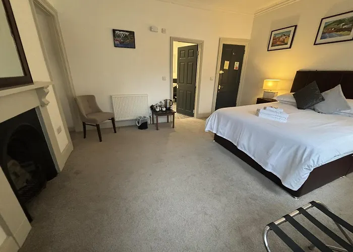 לינה וארוחת בוקר The Chapel House 4*