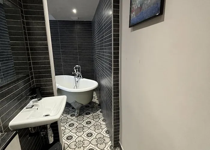 The Chapel House לינה וארוחת בוקר